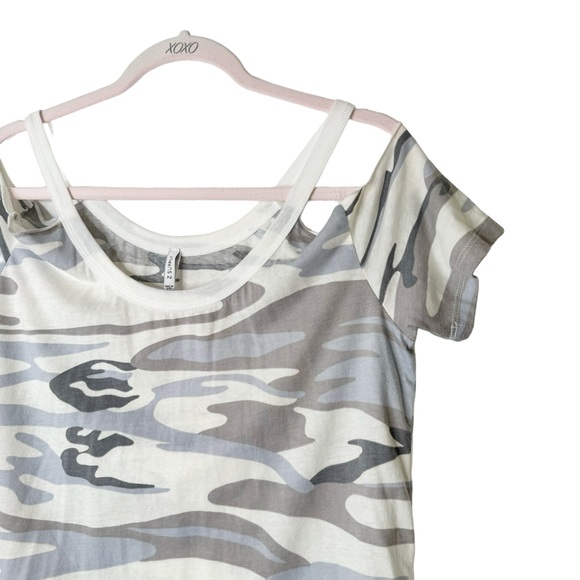 Z Supply The Camo Cold Shoulder Tee Medium - Picture 5 of 7